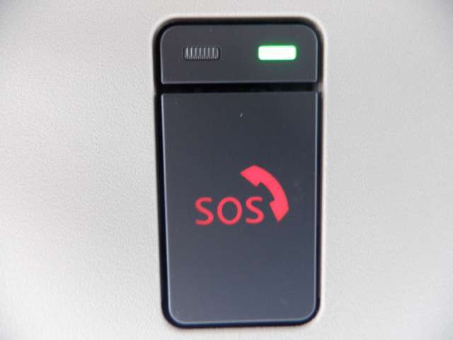 【SOSコール】急病時や危険を感じた時には、SOSコールスイッチを押してください。万が一の事故発生時には、エアバッグ展開と連動し自動通報されます。