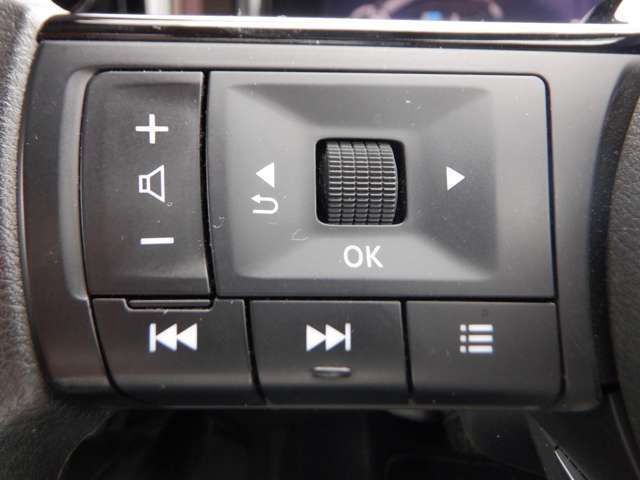 ステアリング操作と同時にオ-ディオなどの操作が可能です♪