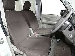 運転席まわりです。実際に座ってみて乗り心地を体感してみて下さい。