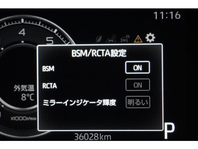 BSM（ブラインドスポットモニター）を装備。　隣の車線を走る車両が死角エリアに入ると、ドアミラーのインジケーターが光ってお知らせ！