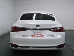 バックカメラが付いているので後方確認が非常にしやすいです。今や運転初心者も熟練者も必須装備！ついていて損はないですね♪