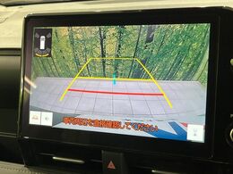 【バックカメラ】駐車時に後方がリアルタイム映像で確認できます。大型商業施設や立体駐車場での駐車時や、夜間のバック時に大活躍！運転スキルに関わらず、今や必須となった装備のひとつです！