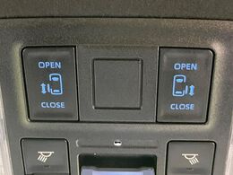 【両側パワースライドドア】スマートキーや運転席のスイッチで後席両側スライドドアの開閉が可能♪電動だから力を入れてドアを開ける必要が無く、小さなお子様でも簡単に開け閉めでき快適です♪