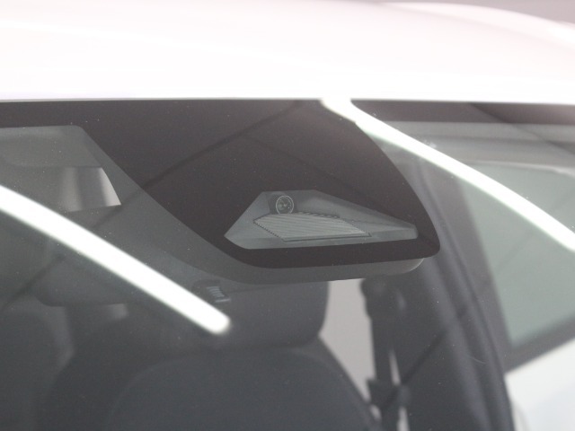 【ホンダセンシング】単眼カメラとミリ波レーダーを駆使して、想定される危険を未然に防止できるのが大きな魅力。快適な運転をサポートする機能ばかりなので、安全性の向上にも繋がります！