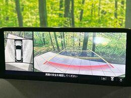 【360°ビューモニター】専用のカメラにより、上から見下ろしたような視点で360度クルマの周囲を確認することができます☆死角部分も確認しやすく、狭い場所での切り返しや駐車もスムーズに行えます。