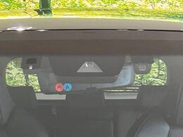 【トヨタセーフティセンス】走行中に前方の車両等を認識し、衝突しそうな時は警報とブレーキで衝突回避と被害軽減をアシスト。より安全にドライブをお楽しみいただけます。