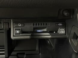 【ETC】有料道路を利用する際に料金所で停止することなく通過できる、ETC車載器（ノンストップ自動料金収受システム機器）が装備されています。セットアップを行うことで利用可能になります。