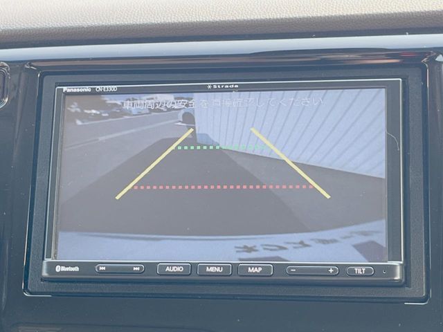 【バックカメラ】駐車時に後方がリアルタイム映像で確認できます。大型商業施設や立体駐車場での駐車時や、夜間のバック時に大活躍！運転スキルに関わらず、今や必須となった装備のひとつです！