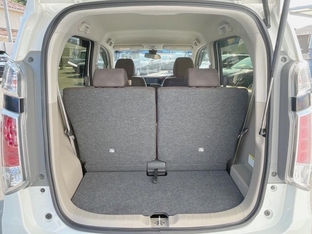 普段のお買い物や通勤、送迎等に十分な荷室スペースを確保しております。セカンドシートを倒すと、大きな荷物の積載も可能です♪