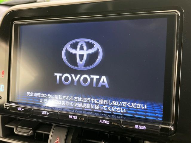 【純正ナビ】人気の純正ナビを装備。オーディオ機能も充実しており、Bluetooth接続すればお持ちのスマホやMP3プレイヤーの音楽を再生可能！毎日の運転がさらに楽しくなります！！