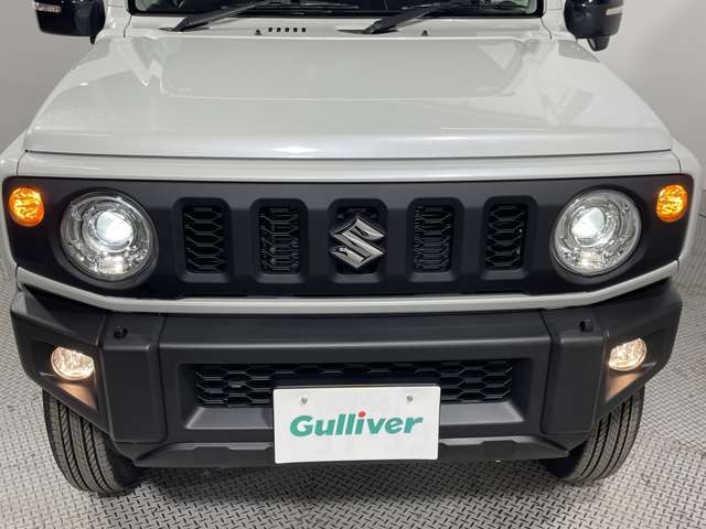 【ヘッドライト】悪天候や夜間の走行も視界良好で安心してお乗りいただけます。