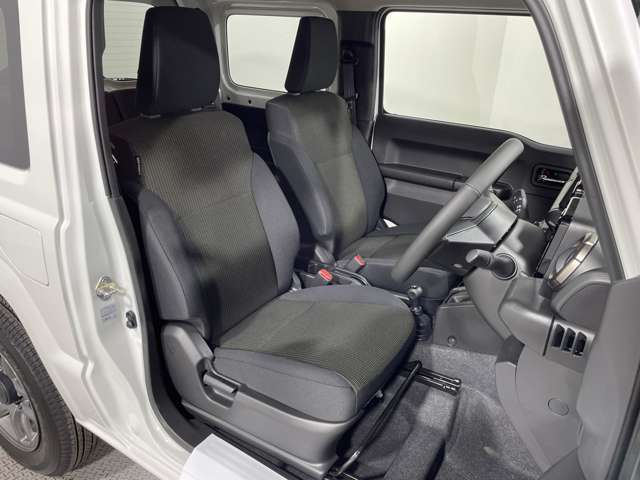 【1列目】店舗にて現車の確認も頂けます！ 最新ナビ(フルセグ・DVD再生)もご案内しております。カロッツェリア・アルパイン・イクリプスのカーナビを取扱っています！バックカメラ(バックモニター)の取付も可能！