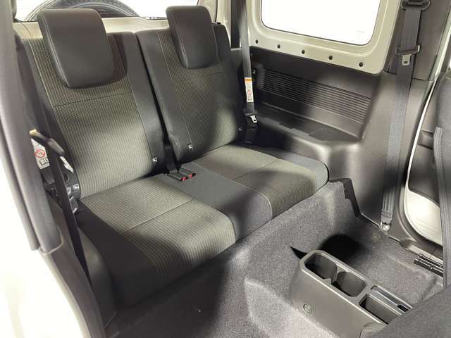 【2列目シート】店舗にて現車の確認も頂けますので、お電話で在庫のご確認の上是非ご来店くださいませ！！！後席モニター(フリップダウンモニター)の取付も可能です。