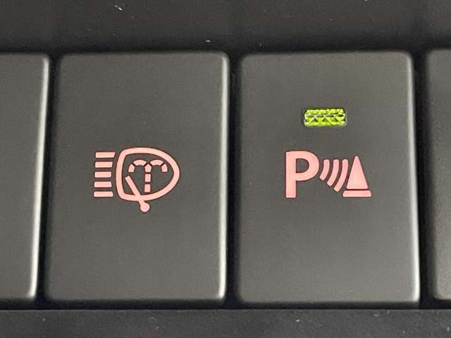 【クリアランスソナー/コーナーセンサー】ソナーが装備されております。障害物が近づくと音で教えてくれます。また、近づけば近づくほど音も変わりより分かりやすくなっております。