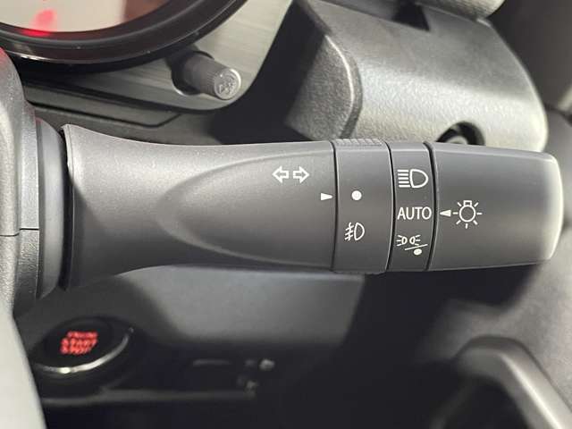 【オートライトシステム】 車外の環境に合わせてライトを点灯します☆トンネル入り口では瞬時に点灯するなど、点灯、消灯を車外の明るさに応じて行います！！！