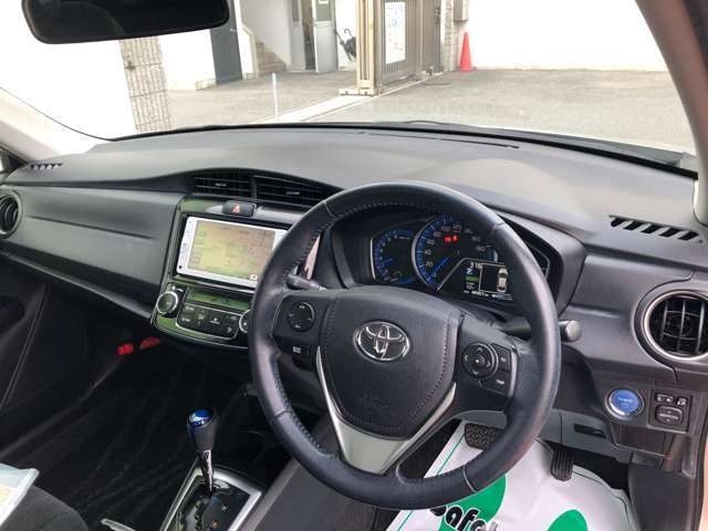 長く過ごす運転席なので、運転される方の事を考えてスイッチやレバー類は操作のしやすい位置に配置されています。