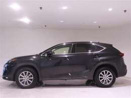 先進性と高級感あふれるコックピットを演出。誰がハンドルを握っても運転しやすい、開放的な視界が魅力です☆