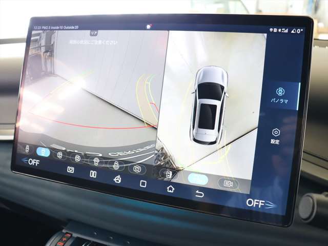 バックカメラは360°カメラと同時に表示されます　大画面のため、2画面表示でも見やすさは確保されています