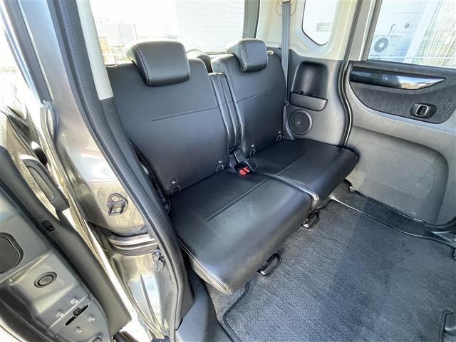 後席もゆったりドライブを楽しめます。ガリバーでご購入いただきましたら、内外装はプロこだわりのクリーニングで清潔なおクルマでご納車させていただきます！店舗での現車確認も承っています！