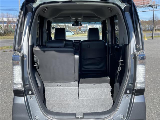 乗せる人数、荷物によってシートをアレンジすれば、ダンボールなどの大きい荷物や、釣り具などの長尺物も載せられそうですね！