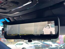 【デジタルインナーミラー】後席の大きな荷物や同乗者で後方が確認しづらい時でも安心！カメラが撮影した車両後方の映像をルームミラー内に表示。クリアな視界で状況の確認が可能です！