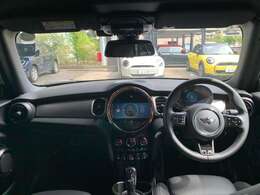 在庫車両はストックヤードにも保管してございます。あらかじめ在庫確認及びご来店日時のご連絡を頂けますと円滑なご案内が可能です。