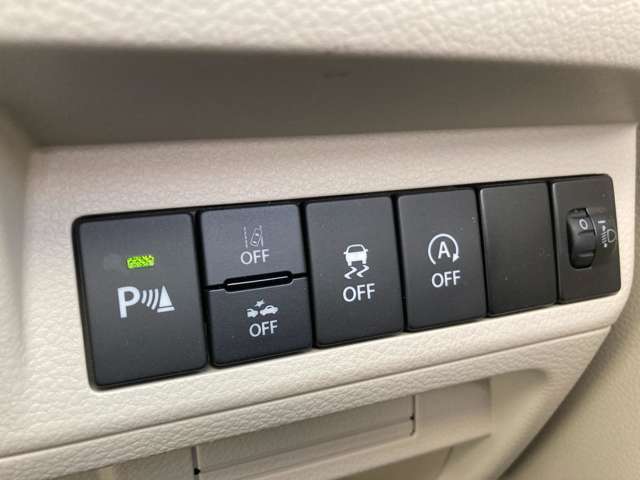 運転席回りの各種操作部となります。ご不明な装置などございましたらお気軽にお尋ねください。