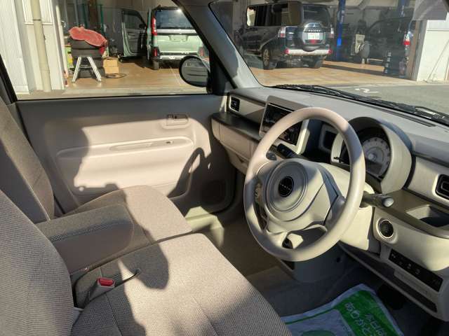 1番クルマで消耗する室内の箇所です。シートの劣化状態やヘタリなど是非お尋ね下さいませ。