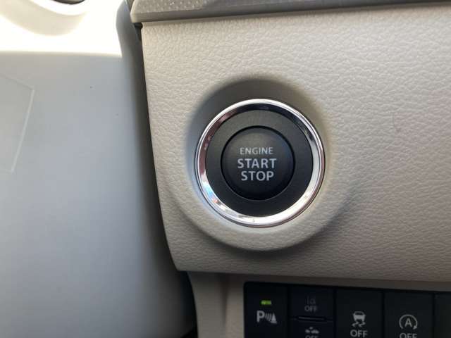 運転席回りの各種操作部となります。ご不明な装置などございましたらお気軽にお尋ねください。