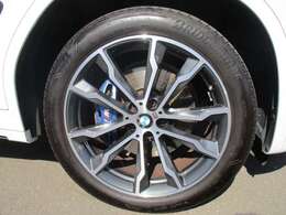 コンフォートアクセス　Mスポーツステアリングホイール　バリアブル・スポーツ・ステアリング　パフォーマンスコントロール　スポーツシート　前後シートヒーター