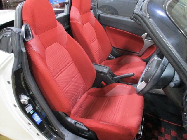 H27年式、走行1.3万キロ　人気のパールホワイトのコペンCeroが登場！ナビにバックカメラ装備！直列3気筒DOHCインタークーラーターボエンジンで高速も楽々♪ワンオーナー車で車検整備付きです
