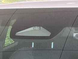 【プリクラッシュセーフティ】前方の車両等を検知し、衝突しそうな時は警報で注意を促し、ブレーキを踏む力をサポート。ブレーキを踏めなかった場合は衝突被害軽減ブレーキが作動、衝突回避をサポートします。