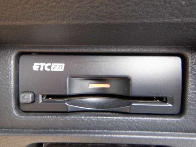 ETCなら高速道路をスイスイと通過！！クルマは料金所をノンストップで通過することができます！