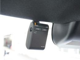 ◆ドライブレコーダー◆映像・音声などを記録する自動車用の装置です。　もしもの事故の際の記録はもちろん、旅行の際の思い出としてドライブの映像を楽しむことができます。