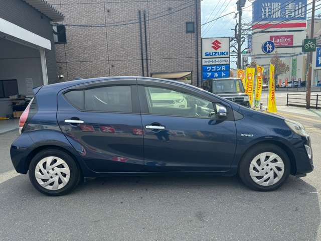 車検や板金などでお車お預かりの際、サービス代車をご用意しております。損害保険対応もしております。