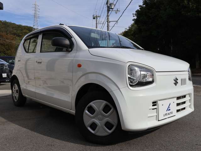 当店の展示車両は【価格・装備・状態】にこだわり仕入れ専属スタッフが日々仕入れを行っております！そのお陰で全国からお問合せを頂き、在庫回転率がとても早い為、常に新鮮な中古車を取り揃えております。