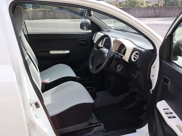 ★4WD★シートヒーター★アイドリングストップ★キーレス★エアコン★ESP★パワーウィンドウ★パワステ★エアバッグ★フロアマット★ドアバイザー