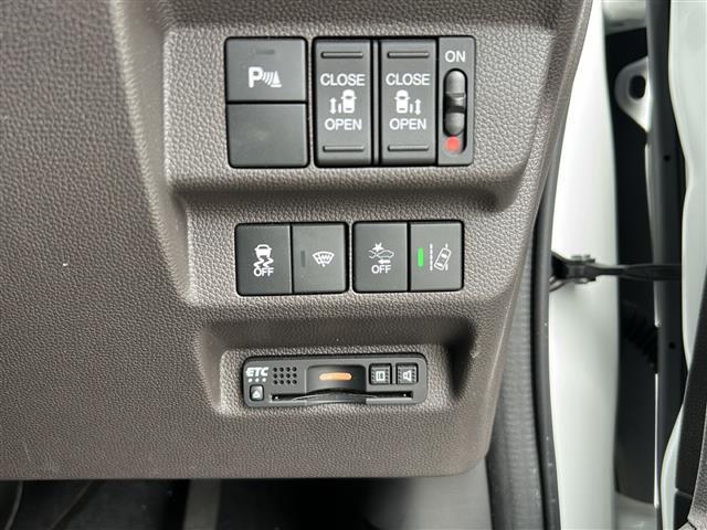 気になる車はすぐにお問い合わせください！画面右側の0066から始まる無料ダイヤルからお問い合わせ下さい！専門スタッフがお車のご質問にお答えいたします！
