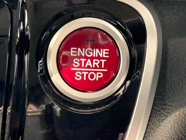 ワンプッシュでエンジンのスタート、ストップが出来て便利です。