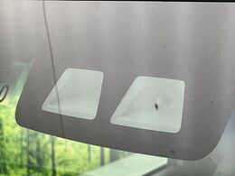 【スマートアシスト】走行中に前方の車両等を認識し、衝突しそうな時は警報とブレーキで衝突回避と被害軽減をアシスト。より安全にドライブをお楽しみいただけます。