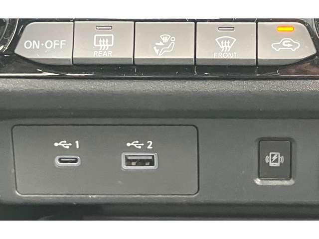 2種類のUSBソケットが装備されております