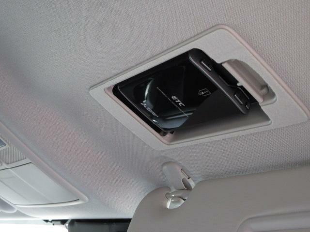 ETC車載機は専用ボックスにてバイザー裏に隠れて装着されております。