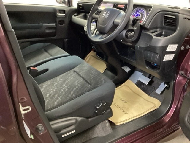シートはフィット性も良く、楽な運転姿勢を保てます。