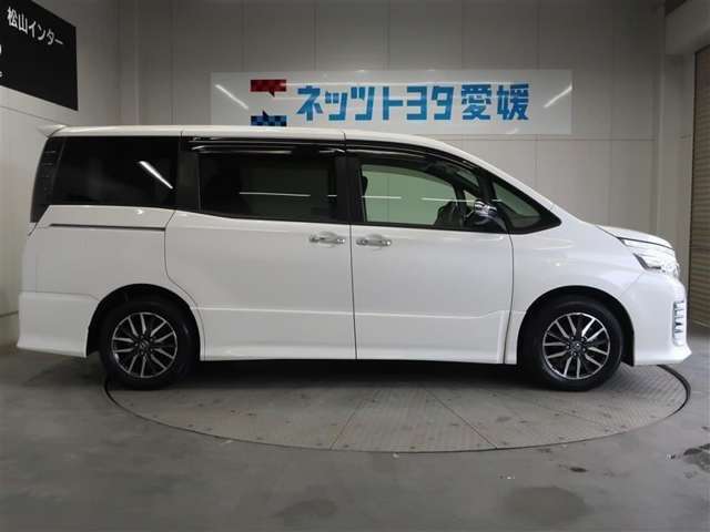 低床フロア＆スライドドアで乗り降り楽々♪