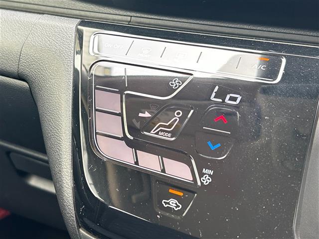 【オートエアコン】車内温度を感知して自動で温度調整をしてくれるのでいつでも快適な車内空間を創り上げます。