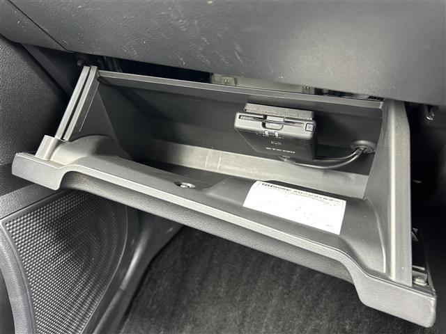 【グローブボックス】収納スペースもしっかりと確保できます。