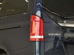 （ブラインドスポットアシスト・アクティブディスタンスアシストディストロニック・レーンキーピングアシスト）等豪華装備満載です！！　今、話題のクリーンディーゼルエンジンと電子制御9速ATが