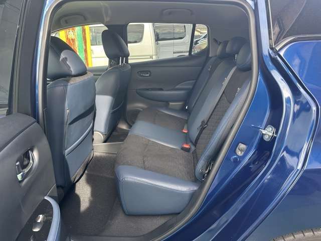 ★5年間新車保障★初度登録から5年間の新車保証が含まれています。長期間、安心してお乗り頂けます！保障費用は支払総額に含まれています！遠方のお客様は保証継承後、お近くのディーラーにて保証が受けられます！