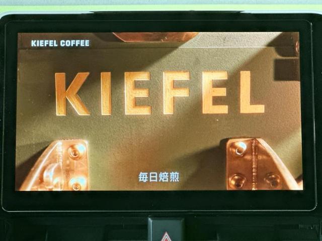 WECARSの店舗にはキッズコーナーがございます！お子様連れのお客様もごゆっくり車選びをお楽しみいただける空間です！
