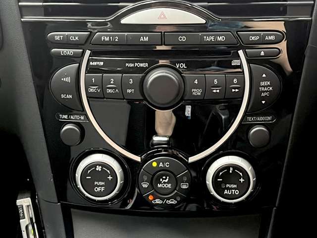 「オートエアコン」が付いています。1年中快適な室内を提供！車内温度を設定すると、風量を自動で調節してくれます。